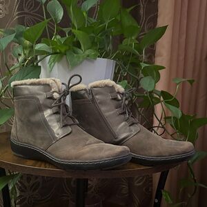 Women Brown nubuke  / leather front at top , fur around top